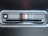 ■【ETC車載器】が装備されています。セットアップをしてお渡しとなり、ETCカードを差し込むだけで高速道路の利用が可能です。