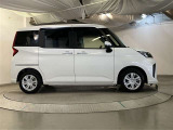 運転席側も電動スライドドアになってます。ショッピングなどでのお買い物時手がふさがっていてもドアに軽く触れるかリモコンで開閉できるので便利です!