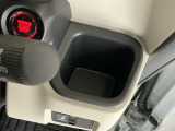 ドリンクホルダー/小物入れにもなって便利です
