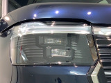 LEDヘッドライトは、点灯の瞬間から最大光量を発揮し、突然暗くなるトンネルなどでの安定感を高めます。
