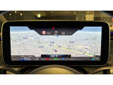 ウィンカー内蔵ドアミラーを開発したのは『メルセデス・ベンツ』です。他車からの視認性が高まり、事故の可能性を低減させています。更に、点灯部分はドライバーの視界に入らないように設計されています。