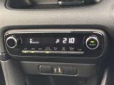 オートエアコンは温度を設定するだけで、自動で風量などを設定してくれます。運転しながら操作も必要ないので、安全性も向上します。