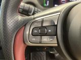 ステアリングにオーディオ操作スイッチが付いています。オーディオ画面に直接タッチしなくても操作が出来ますので、運転に集中できます。