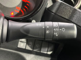 【オートライト】周りの明るさに応じて自動でヘッドライトの点灯・消灯ができる機能です!ライトの付け忘れ・消し忘れなどが無くなり、雨の日や夕方の走行も安心!トンネル通過時も便利ですね♪