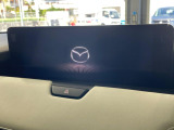 【マツダコネクトナビ】車内の雰囲気にマッチした一体型タイプのナビ。各種車輌設定やBluetooth再生等、様々な機能が楽しめます。直感的なダイヤル操作が可能で、使い勝手も良好です。