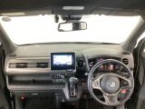 【前方視界】開放的な前方視界!運転がしやすく疲れにくいです♪窓が大きく、見通しがとっても良いおクルマですよ♪