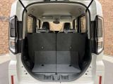 ■充実のアフターサービス■ 車の販売はもちろん、自社整備工場・自社鈑金工場・オイル交換&点検専門店舗を完備しておりますので納車後もお客様のカーライフをトータルでサポートいたします。
