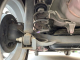 お車を安心してお乗りいただく為には、足回りの定期点検が欠かせません。サービスサポート(有償保証)では無料点検もご提供しており、安心のカーライフをお過ごしいただけるサポート体制が整っています。