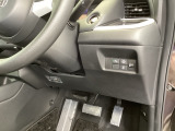 左側に高速で便利なETCがあり、横滑りを防ぐVSAなどのスイッチは、運転席の右側、手の届きやすい位置にあります。