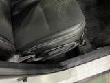痛みの出やすい運転席シートの角、フロアマット、座面、ともに良好です