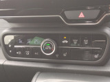 オートエアコン装着車で車内はいつも快適です!