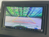 【バックカメラ】駐車時に後方がリアルタイム映像で確認できます。大型商業施設や立体駐車場での駐車時や、夜間のバック時に大活躍!運転スキルに関わらず、今や必須となった装備のひとつです!