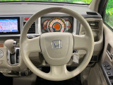 インテリアに合わせたデザインのステアリングは、運転される方のことも考え、運転しやすい形状、大きさです。是非一度、実際に触ってお確かめください。