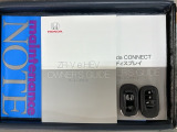 スマートキーは鍵をバッグに入れたままでもドアロックの開閉やエンジンのON・OFFができます。夜間や雨の日も鍵を探さなくて良いので便利です。