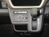 オートエアコンで暑い夏も寒い冬も快適な車内で運転出来ます。