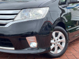 【HIDヘッドライト】非常に明るく前方を照らしてくれるので、悪天候や夜間の走行時も視界良好で安心してお乗りいただけます。