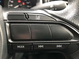 【ステアリングスイッチ】右です。ハンドルから手を離さず、運転に集中したまま手元でマルチインフォメーションディスプレイ内の表示切替などができます。