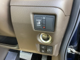 パワースライドドアの開閉はスマートキーのリモコンやドアノブは勿論、運転席側のスイッチ操作でも開閉ができ、安全・簡単です。