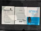 スマートキーは鍵をバッグに入れたままでもドアロックの開閉やエンジンのON・OFFができます。夜間や雨の日も鍵を探さなくて良いので便利です。