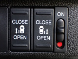 運転席からもスライドドアをボタン操作でスピーディーに開閉できます!またスマートキーでも操作できるので便利です。