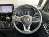 広い室内空間の運転席まわりで、ストレスなくドライブできます。