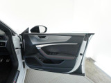 アウディサウンドシステム(10スピーカー)