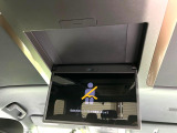 【13.2型フリップダウン】大画面モニターで後席でもエンタメをお楽しみいただけます。家族や友人とお出かけする機会が多い方に大人気です♪