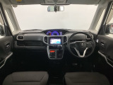 【前方視界】開放的な前方視界!運転がしやすく疲れにくいです♪窓が大きく、見通しがとっても良いおクルマですよ♪