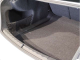 BMWではスペアタイヤが非搭載となるため、スペースは拡大されており、収納スペースとして利用可能。トランクの下にも収納スペースがあり、意外と役に立つスペースでございます。