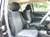 すわり心地の良い運転席・助手席です。長時間のドライブの疲れ軽減に貢献します。どうぞ快適なドライブを。