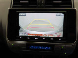 バックモニターを装備しています。車庫入れ時等に車両後方が確認出来るのでとても便利です。