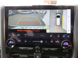 (パノラミックビューモニタ-)車を上から見たような映像で死角もバッチリ確認できます。