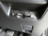 ビルトインタイプのETC車載機です。見た目もスマートで料金所通過もキャッシュレスです。