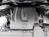 「1滴たりとも燃料を無駄にしないエンジン」を目指して開発されたスカイアクティブエンジンです。伸びやかに高回転までスムーズに吹けあがります。
