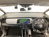 【前方視界】開放的な前方視界!運転がしやすく疲れにくいです♪窓が大きく、見通しがとっても良いおクルマですよ♪