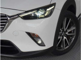 【LEDヘッドライト】悪天候や夜間走行時も良好な視界を確保し安心して運転できる高輝度LEDヘッドライトを装備。明るい上に点灯速度が早く消費電力も抑えられています。