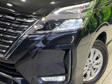 【LEDヘッドライト】悪天候や夜間走行時も良好な視界を確保し安心して運転できる高輝度LEDヘッドライトを装備!点灯速度が早く、消費電力も抑えられています。