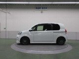 左側スライドドア1枚という車の草分け。トヨタが遊び心と実用性を実現させたオリジナリティ高いサイドビューです。