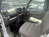 自社認証工場を完備しておりますので、納車前の車検・整備や、アフターメンテナスもばっちりですので、安心して当社にお任せ下さい。また、当社にて車輌ご成約のお客様はオイル交換永久無料のサービス付きです!