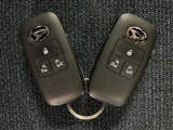 電子カードキーを携帯していれば、ドアハンドルやバックドアのリクエストスイッチを押すだけでドアの施錠・解錠が出来ます♪もちろん 遠隔操作も可能です!盗難防止のイモビライザー機能装備ですよ ☆