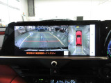 車両を上方から見たような映像をナビ画面に表示するパノラミックビューモニターが付いています。