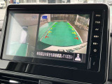 アラウンドモニター、上空から見下ろしているかのような映像をディスプレイに映し出し、スムースな駐車をサポートします。さらに、人や自転車など周囲に動くものがいる場合には、表示とブザーで注意を促します。
