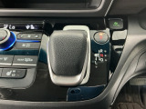 オートマチックシフトレバーは、手になじみ操作しやすい形状で安全運転にもつながります♪