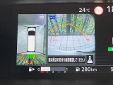 【アラウンドビューモニター】専用のカメラにより、上から見下ろしたような視点で360度クルマの周囲を確認することができます☆死角部分も確認しやすく、狭い場所での切り返しや駐車もスムーズに行えます。
