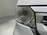 LEDヘッドライトは、点灯の瞬間から最大光量を発揮し、突然暗くなるトンネルなどでの安定感を高めます。