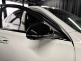 C220d Sportsに設定されるナイトパッケージは、ブラックアクセントを各所に施し精悍でスポーティな外観を演出。スタイリッシュさと存在感を高めます。