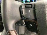 運転中、オーディオの操作をしてて、ハッとしたことはありませんか?ステアリングスイッチは、運転中でもハンドルでオーディオの操作が可能です。安全なドライブをサポートします。