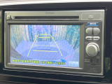 【バックカメラ】駐車時に後方がリアルタイム映像で確認できます。大型商業施設や立体駐車場での駐車時や、夜間のバック時に大活躍!運転スキルに関わらず、今や必須となった装備のひとつです!