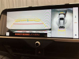 パノラミックビューモニター付きです。車両を上から見たような映像をディスプレイオーディオ画面に表示。運転席からの目視だけでは見にくい、車両周辺の状況をリアルタイムでしっかり確認できます。