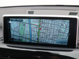 【純正ナビゲーション】BMWのナビゲーションは操作性も良く、詳細な地図情報と交通状況を見やすく表示し、快適なドライビングをサポートしながら目的地までナビゲートします